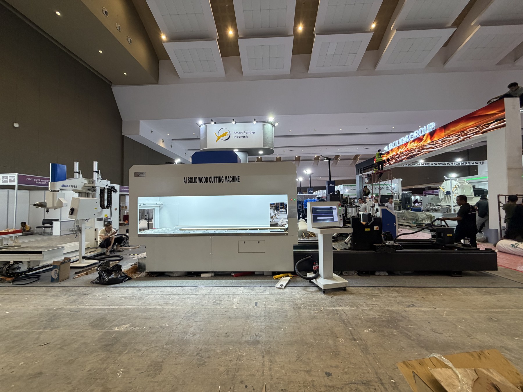The exhibition machine, with a 3-metre working length.